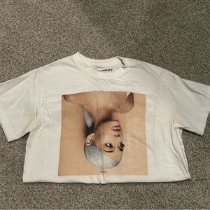 Ariana Grande Sweetner tour tee size Small